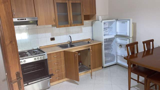 Tirane, jepet me qera apartament 1+1 Kati 8, 70 m² 40.000 Leke (rruga e Elbasanit)