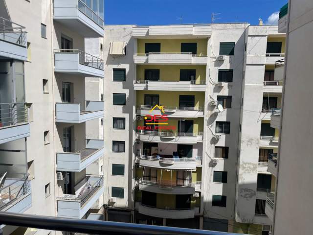 Vlore, jepet me qera apartament 1+1+A+BLK Kati 5, 74 m² 300 Euro (Rruga Çamëria, Vlorë)