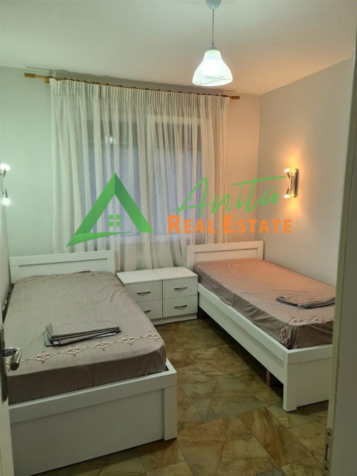 Tirane, jepet me qera apartament 1+1 Kati 3, 80 m² 550 € (Blv Bajram Curri)