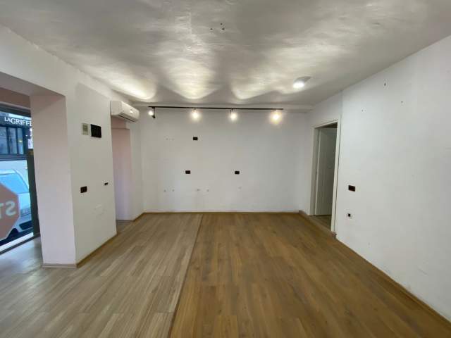 Tirane, jepet me qera ambjent biznesi Kati 0, 37 m² 350 Euro (Rruga e Dibres)