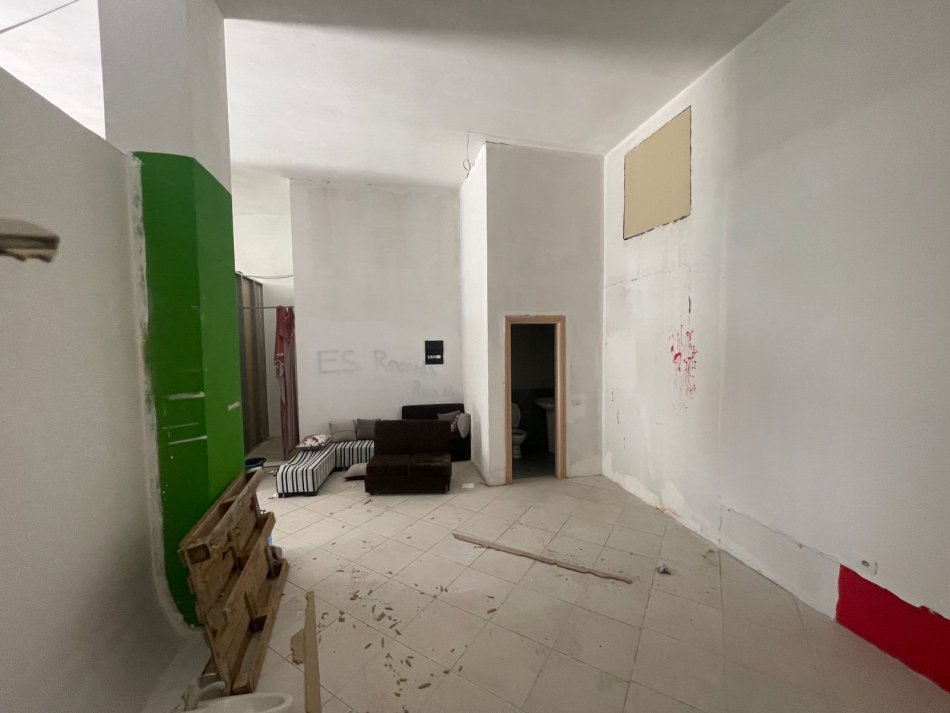 Tirane, shitet ambjent biznesi Kati 0, 80 m² 110.000 € (Shkoze Ambient Biznesi Ne Shitje Me Hipoteke Okazion)