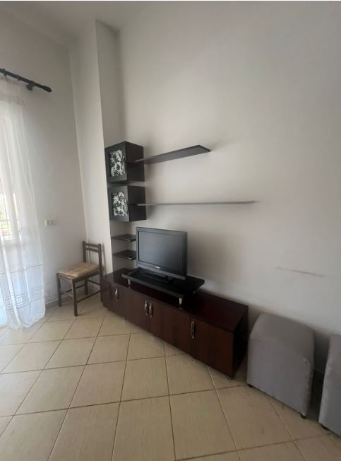 Tirane, jepet me qera apartament 1+1 Kati 1, 70 m² 350 € (Astir)