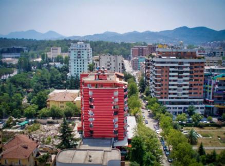 Tirane, jepet me qera apartament 2+1 Kati 3, 75 m² 1.000 € (Bllok)