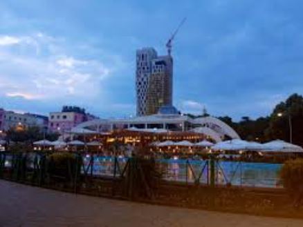 Tirane, jepet me qera apartament 2+1 Kati 8, 90 m² 450 € (Qender)