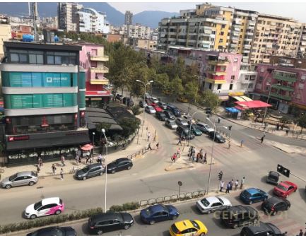 Tirane, jepet me qera apartament 2+1 Kati 1, 70 m² 450 € (21 dhjetori)