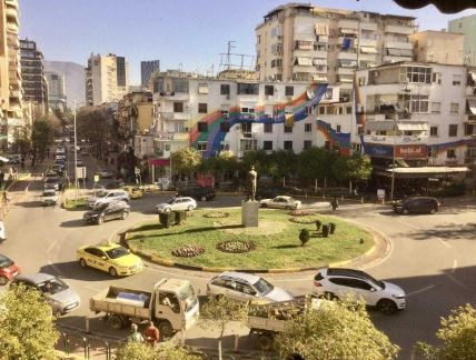 Tirane, jepet me qera lokal Kati 4, 80 m² 900 € (Sheshi willson)