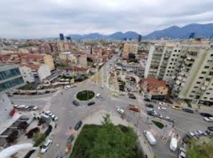Tirane, jepet me qera ambjent biznesi Kati 0, 30 m² 1.400 € (Komune e parisit)