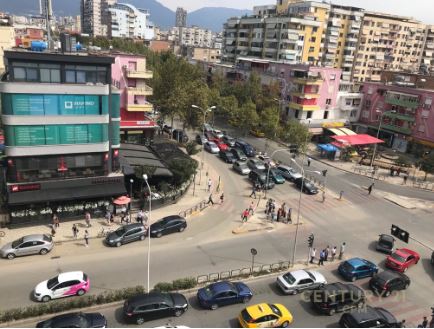 Tirane, jepet me qera apartament 2+1 Kati 2, 90 m² 550 € (21 Dhjetori)