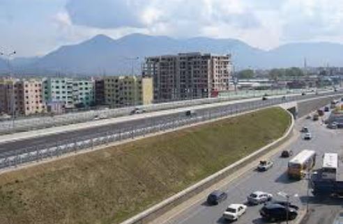 Tirane, jepet me qera apartament 2+1 Kati 5, 100 m² 450 € (Kthesa e Kamzes)