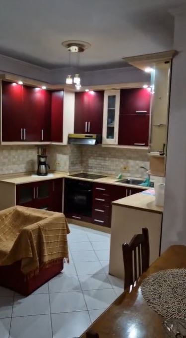 Tirane, jepet me qera apartament 2+1 Kati 3, 90 m² 400 € (DOGANA)