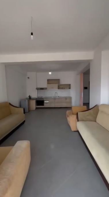 Tirane, jepet me qera apartament 2+1 Kati 3, 90 m² 400 € (Amerikan 3)