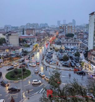 Tirane, jepet me qera ambjent biznesi Kati 0, 90 m² 800 € (Komuna e Parisit)