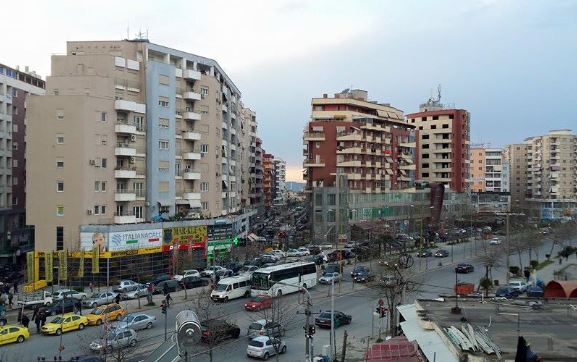 Tirane, jepet me qera apartament 2+1 Kati 7, 120 m² 600 € (Astir)