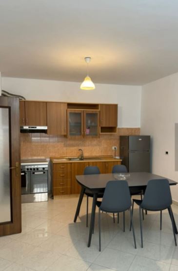 Tirane, jepet me qera apartament 2+1 Kati 3, 75 m² 500 € (Ambasada amerikane)