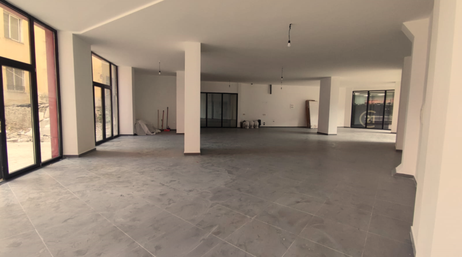 Tirane, jepet me qera ambjent biznesi Kati 0, 144 m² 1.400 € (Ish-Farmacia 10)