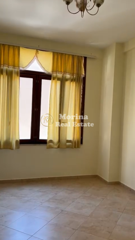 Tirane, jepet me qera zyre Kati 2, 79 m² 600 € (Komuna Parisit)