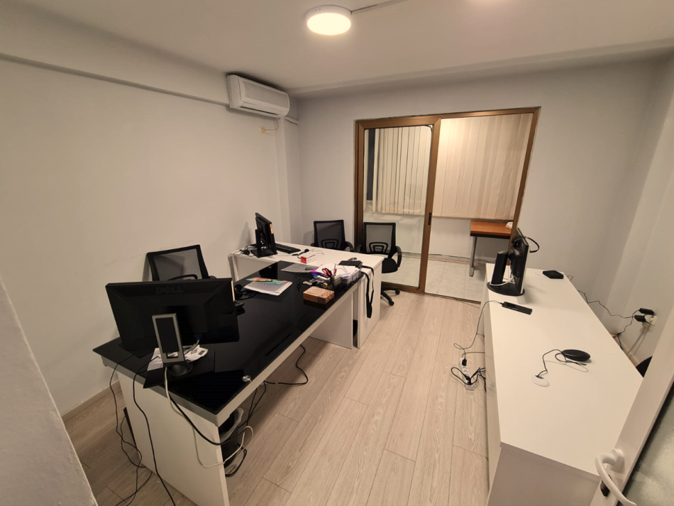 Tirane, jepet me qera zyre Kati 2, 120 m² 950 € (Bllok)