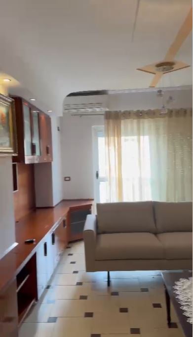 Tirane, jepet me qera apartament 2+1 Kati 4, 114 m² 649 € (Rruga Barrikadave)