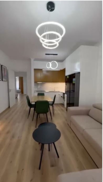Tirane, jepet me qera apartament 2+1 Kati 6, 103 m² 649 € (KINOSTUDIO)