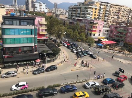 Tirane, jepet me qera apartament 2+1 Kati 1, 70 m² 450 € (21 dhjetori)