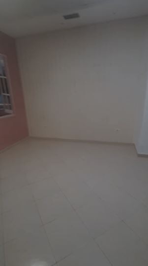 Tirane, jepet me qera dyqan Kati 2, 26 m² 400 € (Parku autobuzave)