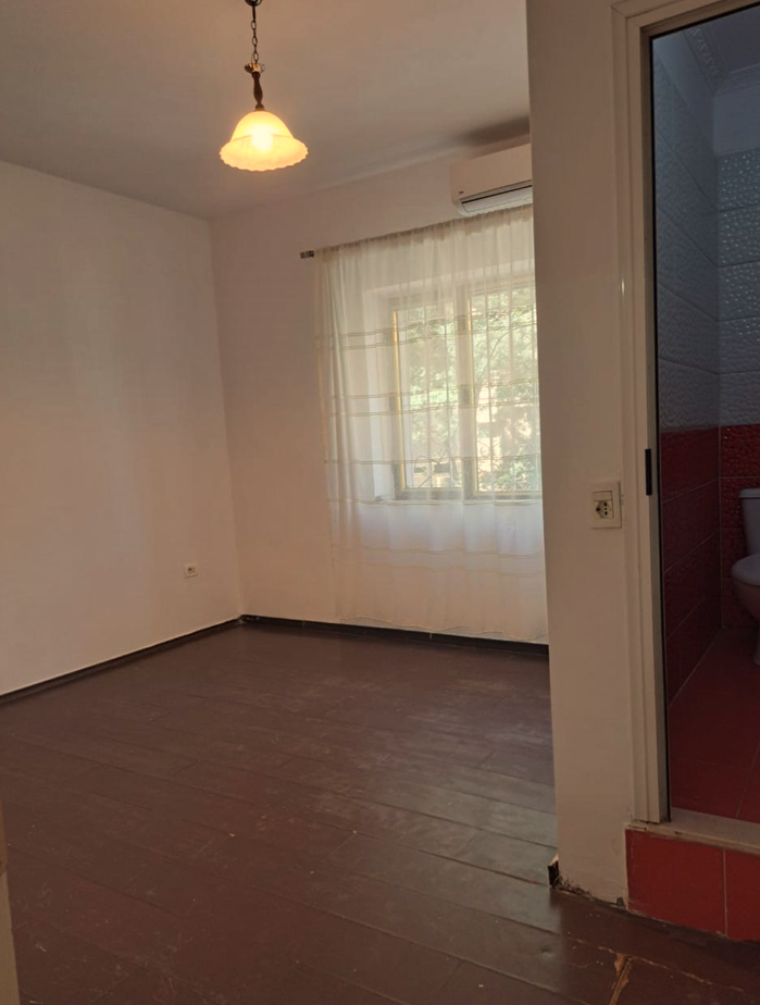 Tirane, jepet me qera zyre Kati 1, 153 m² 1.500 € (Bllok)