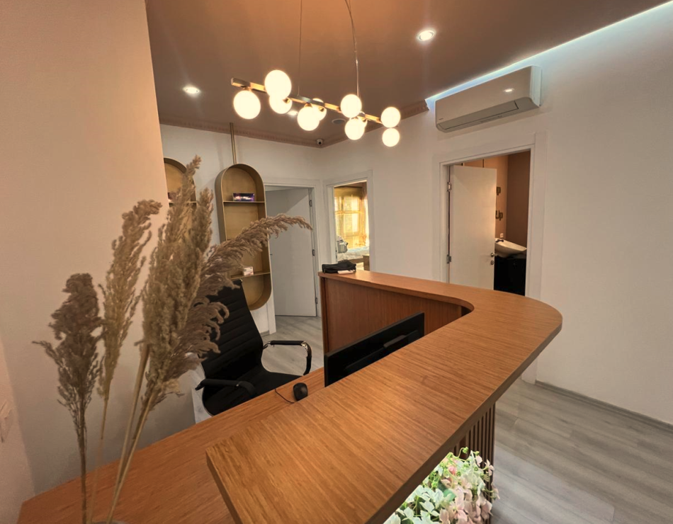 Tirane, jepet me qera zyre Kati 3, 126 m² 1.500 € (Square 21)