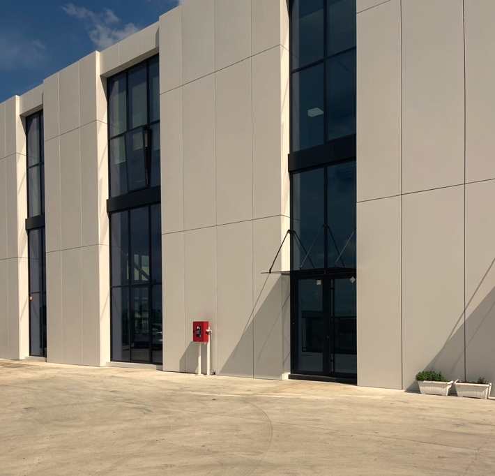 Tirane, jepet me qera zyre Kati 1, 200 m² 1.600 € (Kashar)