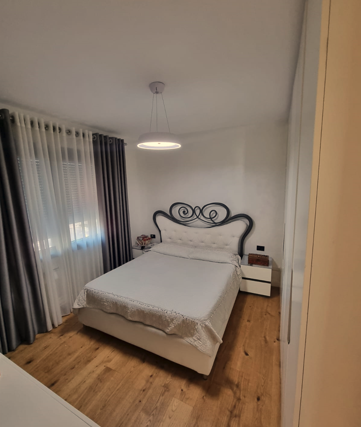 Tirane, jepet me qera apartament 2+1+Ballkon Kati 8, 120 m² 1.000 € (Stadiumi Dinamo)