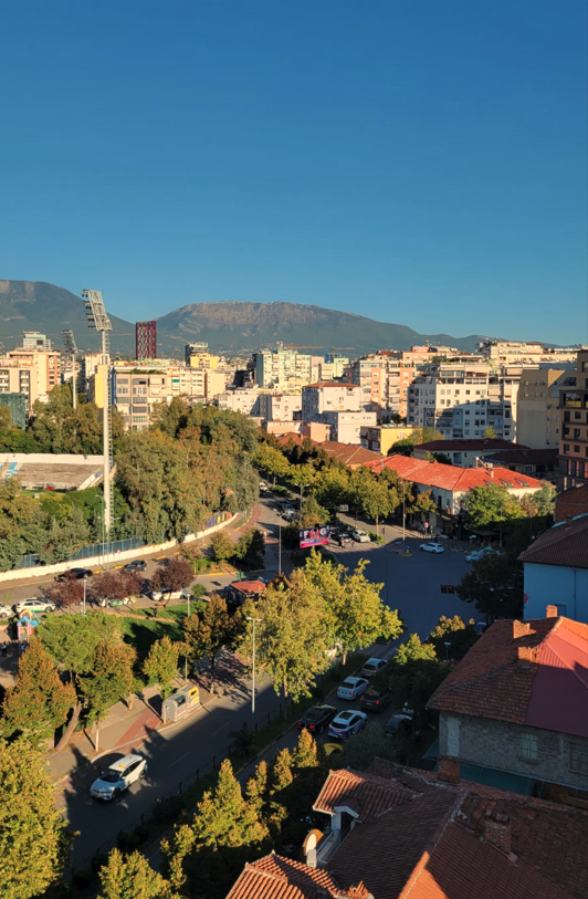Tirane, jepet me qera zyre Kati 8, 85 m² 1.100 € (Stadiumi Dianamo)