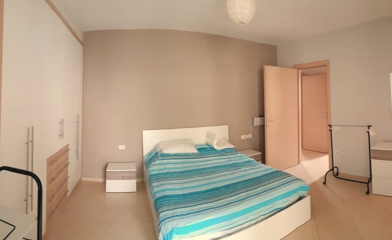 Tirane, jepet me qera apartament 2+1+Ballkon Kati 4, 100 m² 550 € (Kopshti Botanik)