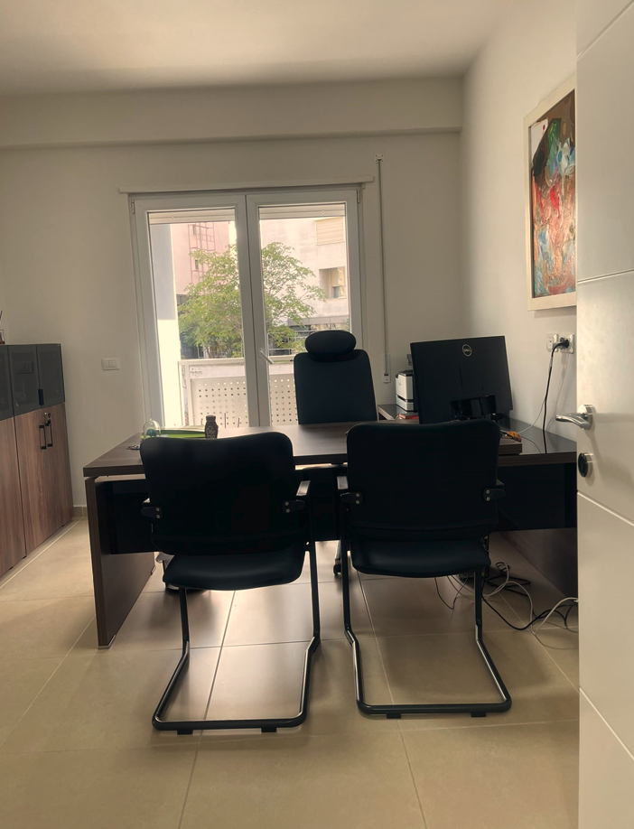 Tirane, jepet me qera zyre Kati 2, 162 m² 2.000 € (Rruga e Kosovareve)