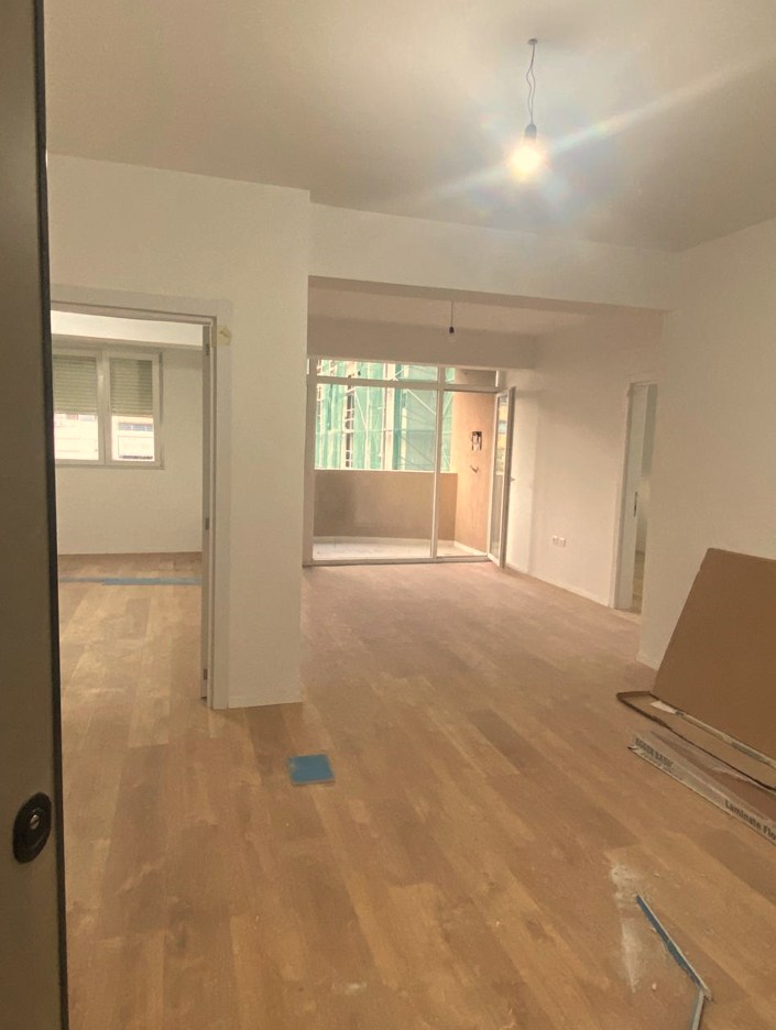 Tirane, shes apartament 2+1+Ballkon Kati 3, 96 m² 175.000 € (Shkolla e Kuqe)
