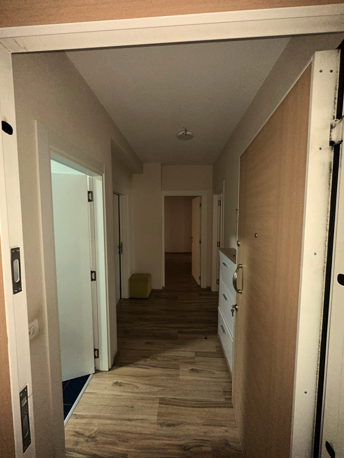 Tirane, jepet me qera apartament 2+1+Ballkon Kati 2, 100 m² 800 € (Kika 2)
