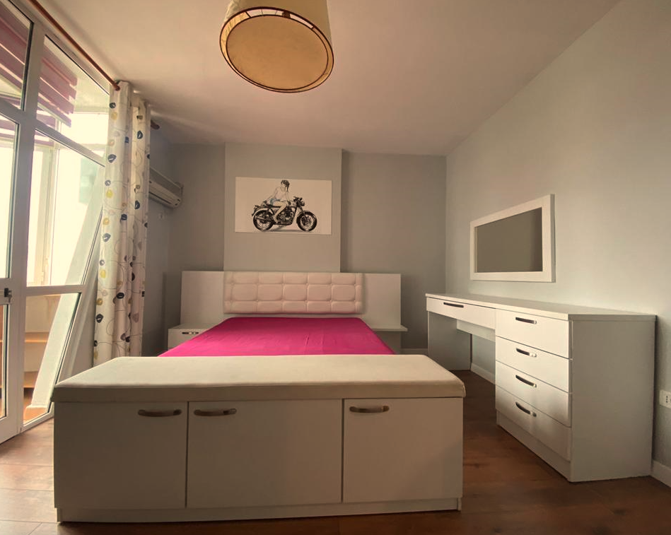 Tirane, jepet me qera apartament 2+1+Aneks+Ballkon Kati 13, 125 m² 1.100 € (Ish Ekspozita)