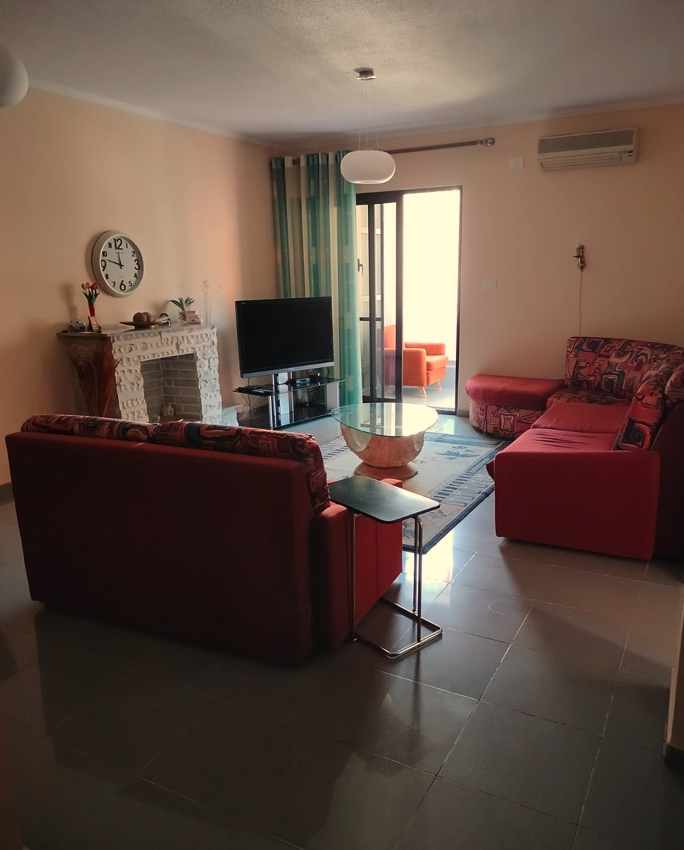 Tirane, jepet me qera apartament 2+1+Ballkon Kati 4, 90 m² 710 € (Rruga e Kosovareve)