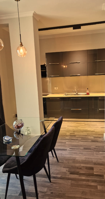 Tirane, shes apartament 2+1+Ballkon Kati 4, 102 m² 200.000 € (Kopshti Zoologjik)