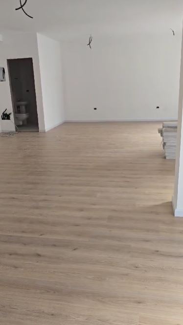 Tirane, jepet me qera zyre Kati 1, 100 m² 1.500 € (Komune e Parisit)