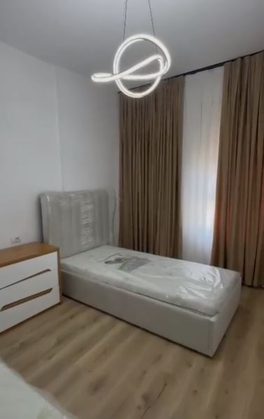 Tirane, jepet me qera apartament 2+1 Kati 6, 103 m² 649 € (KINOSTUDIO)