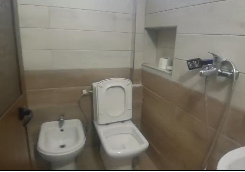 Tirane, jepet me qera apartament 1+1 Kati 2, 67 m² 67 € (Stacioni i trenit)