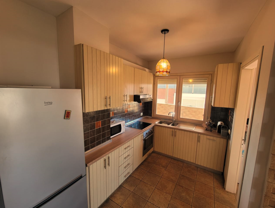 Tirane, jepet me qera apartament duplex/post parkimi 3+1+Ballkon Kati 6, 275 m² 1.500 € (Fakulteti Juridik)