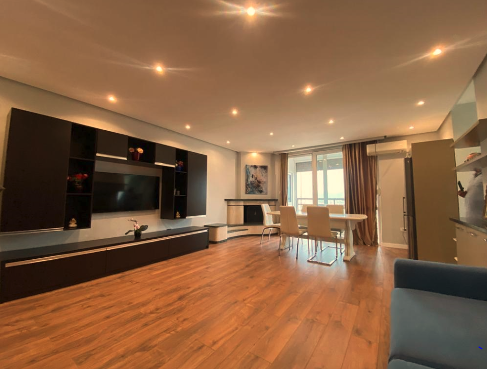 Tirane, jepet me qera apartament 2+1+Aneks+Ballkon Kati 13, 125 m² 1.100 € (Ish Ekspozita)
