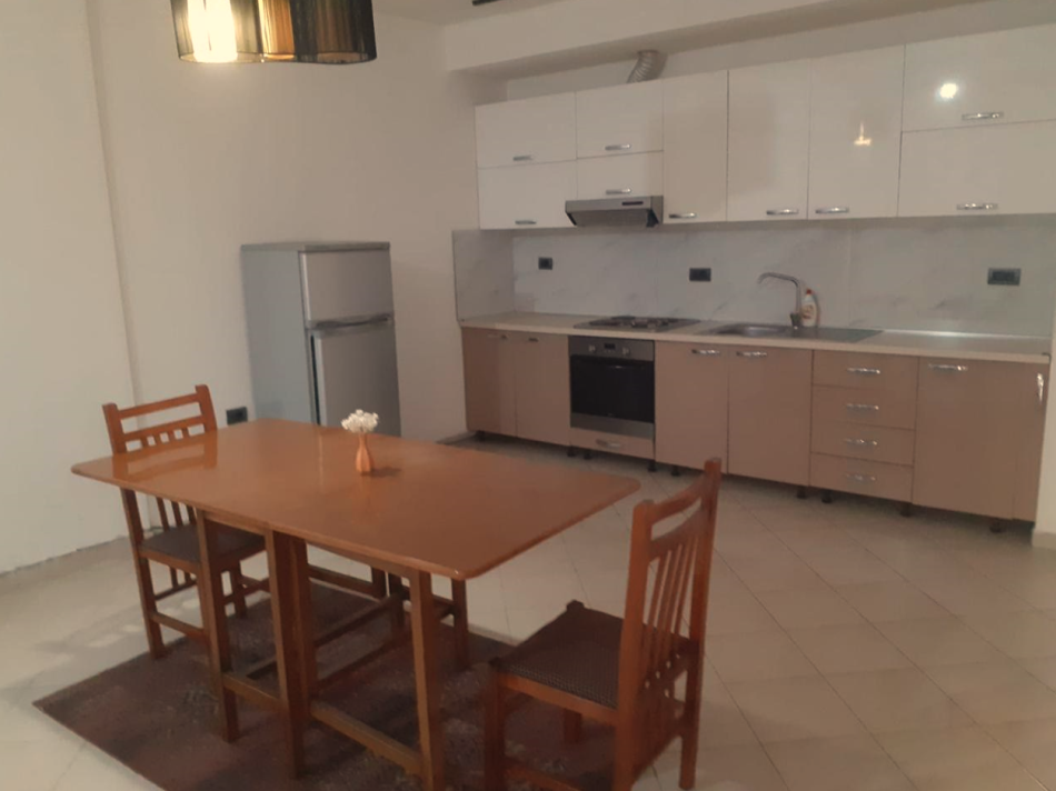 Tirane, shes apartament 1+1+Ballkon Kati 1, 70 m² 74.500 € (Fresk)