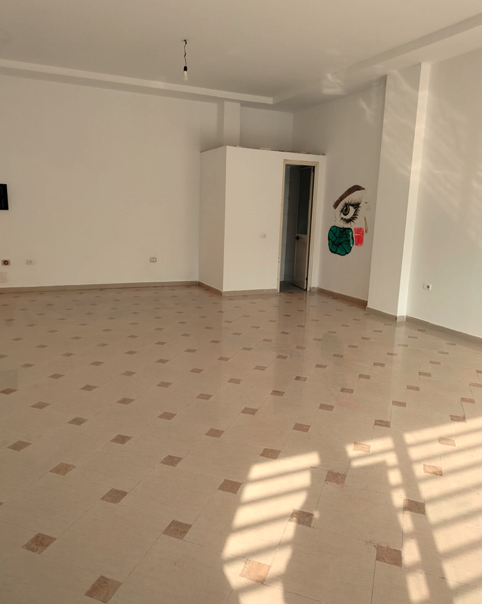 Tirane, shes ambjent biznesi Kati 0, 54 m² 110.000 € (Fabrika e Miellit)