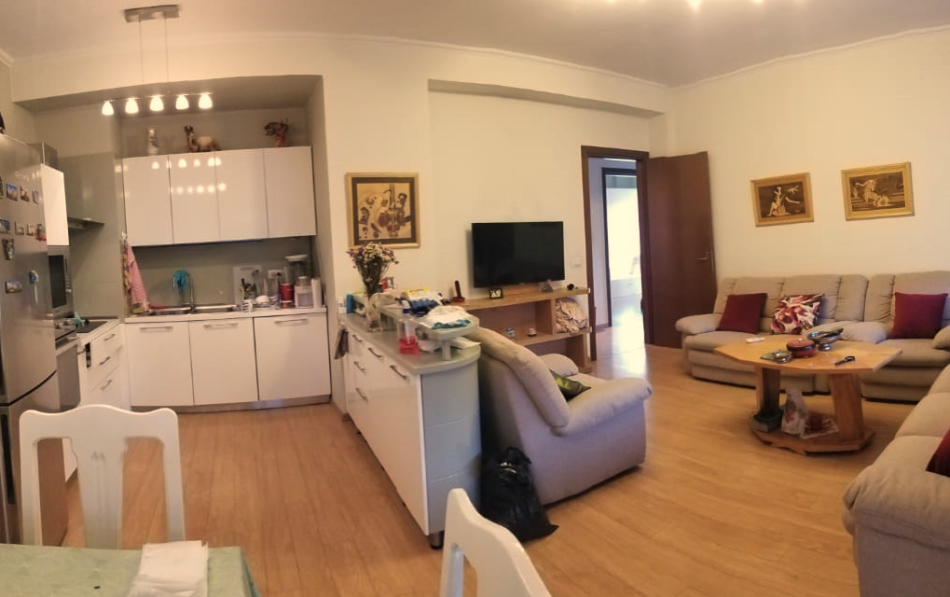 Tirane, jepet me qera apartament 2+1+Ballkon Kati 7, 100 m² 750 € (Pazari i Ri)
