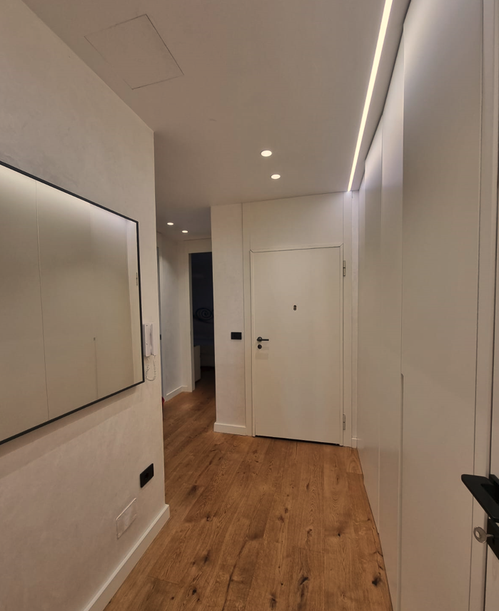 Tirane, jepet me qera apartament 2+1+Ballkon Kati 8, 120 m² 1.000 € (Stadiumi Dinamo)