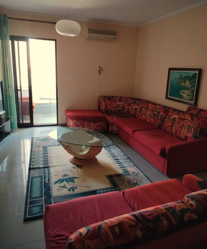 Tirane, jepet me qera apartament 2+1+Ballkon Kati 4, 90 m² 710 € (Rruga e Kosovareve)
