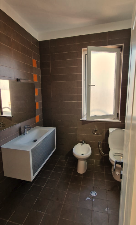 Tirane, shes apartament 2+1+Ballkon Kati 4, 102 m² 200.000 € (Kopshti Zoologjik)