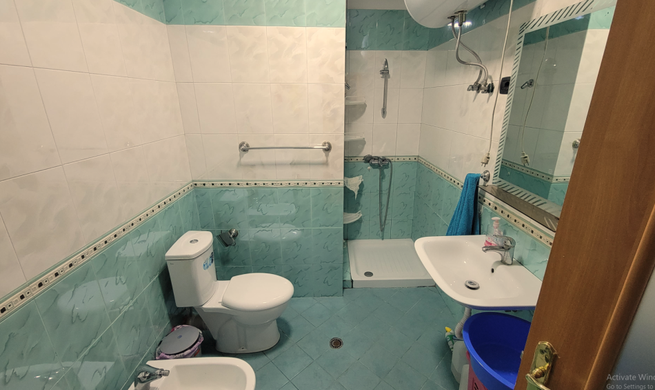 Tirane, jepet me qera apartament 3+1+Ballkon Kati 9, 130 m² 800 € (Rruga e Kavajes)