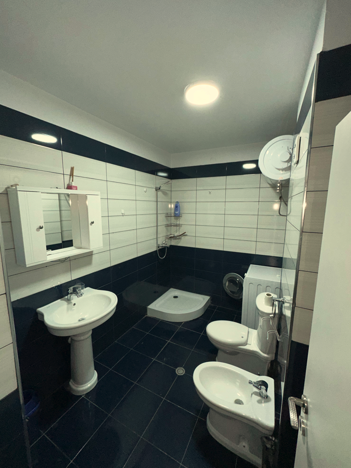 Tirane, jepet me qera apartament 2+1+Ballkon Kati 2, 100 m² 800 € (Kika 2)